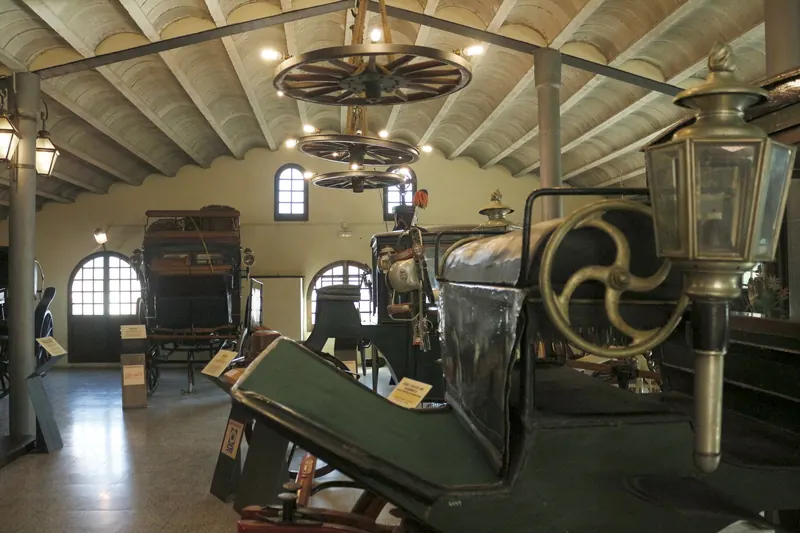 Sala dels carruatges amb un gran fanal