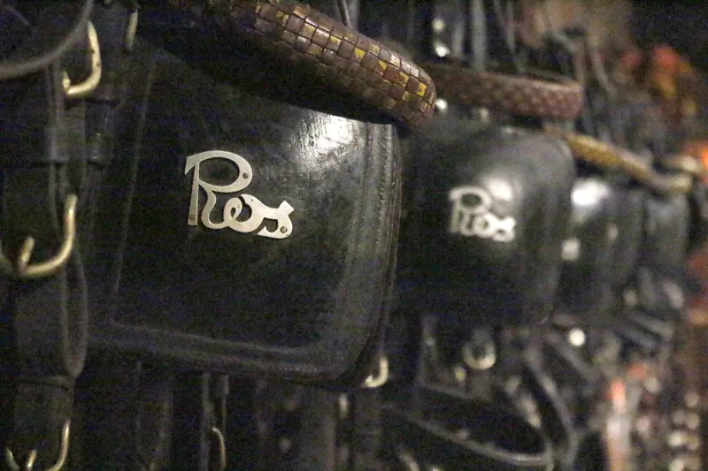 Guarnició amb el cognom Ros i picarols